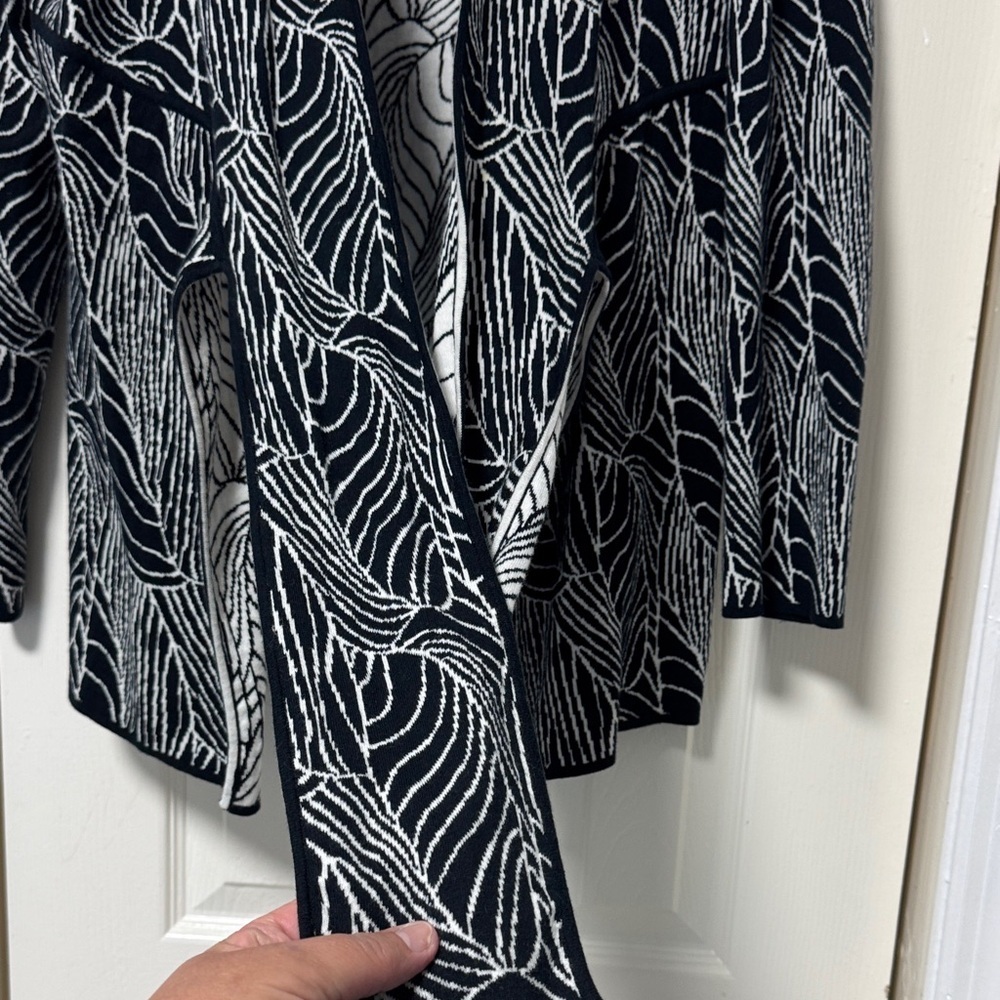 Dana Buchman Black & White Leaf-Pattern Open Cardigan - Picture 3 of 10
